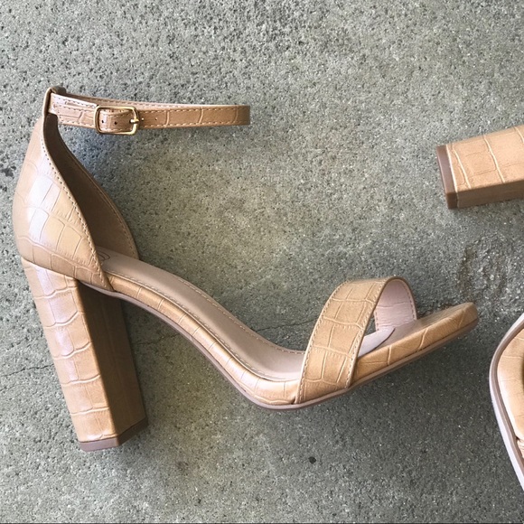 1 Left! Delicious CROC Ankle Strap Heel Sandal 10 - Picture 4 of 8